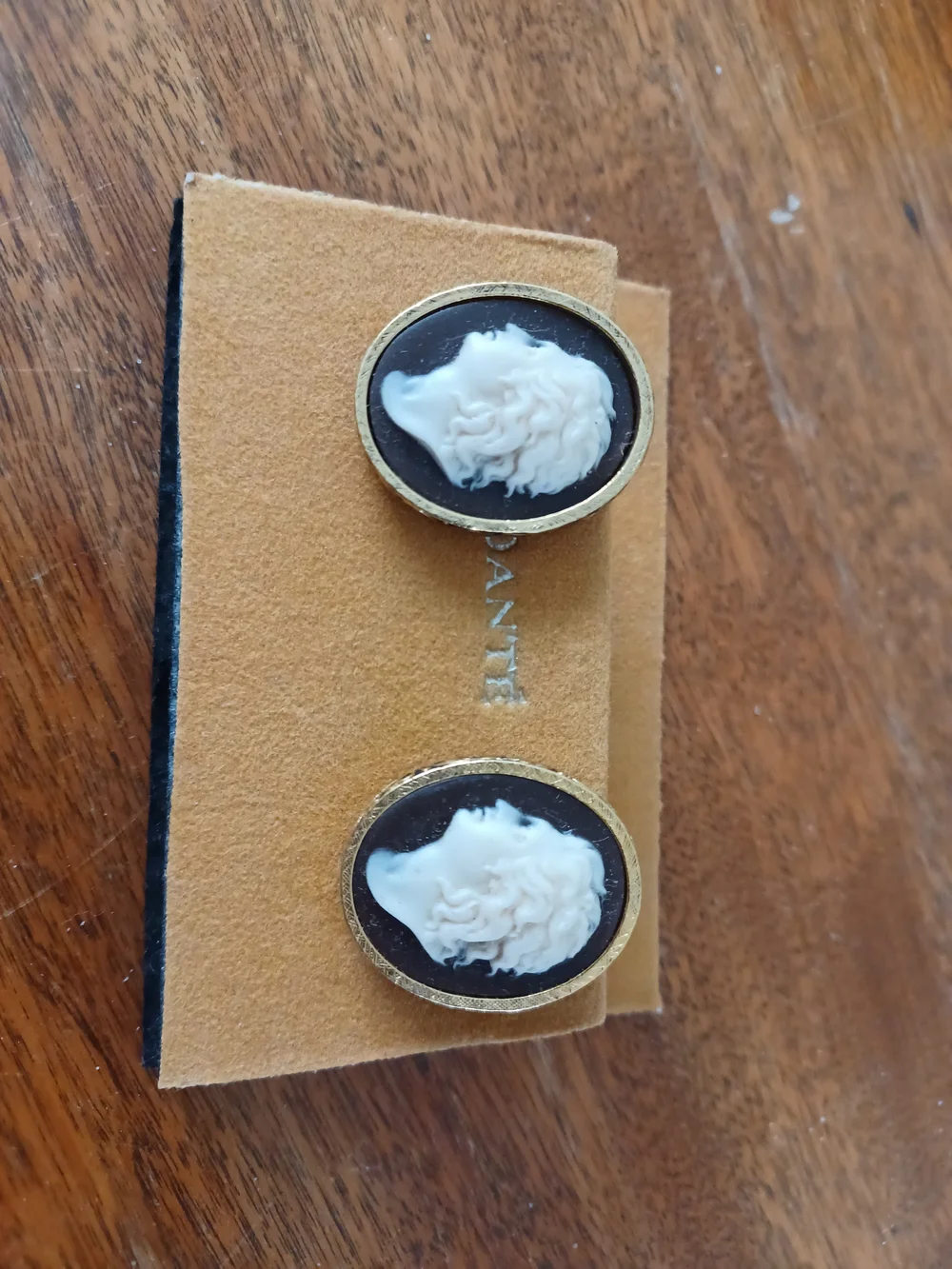Danté Vintage Cameo Cufflinks in Black and White